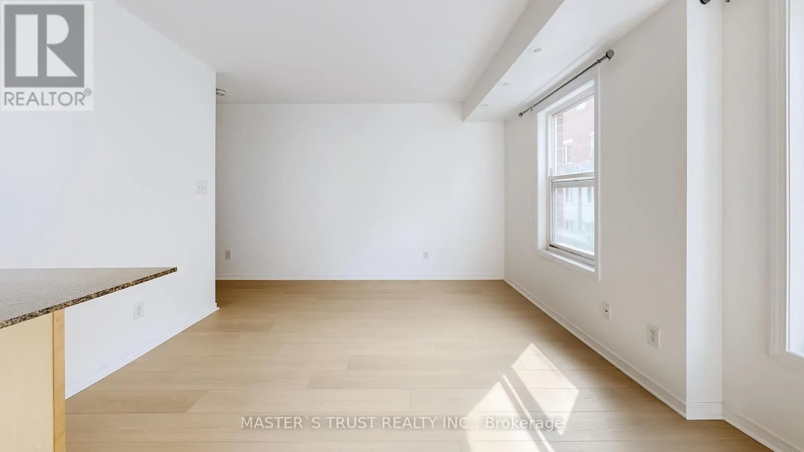 UNIT4 - 74 MUNRO STREET