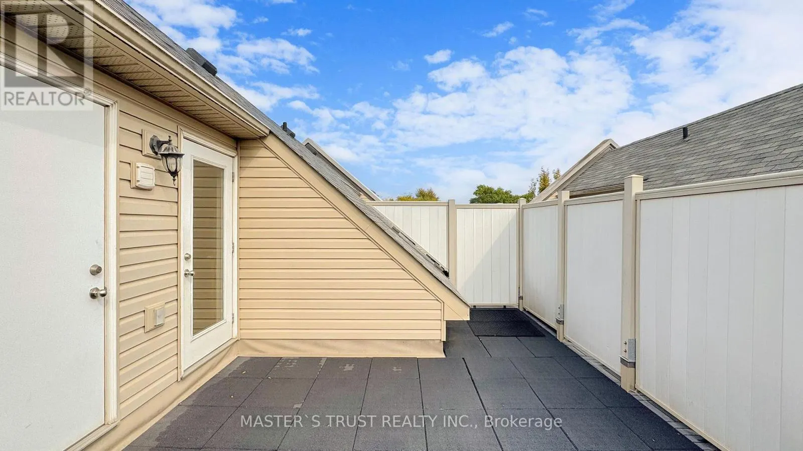 UNIT4 - 74 MUNRO STREET