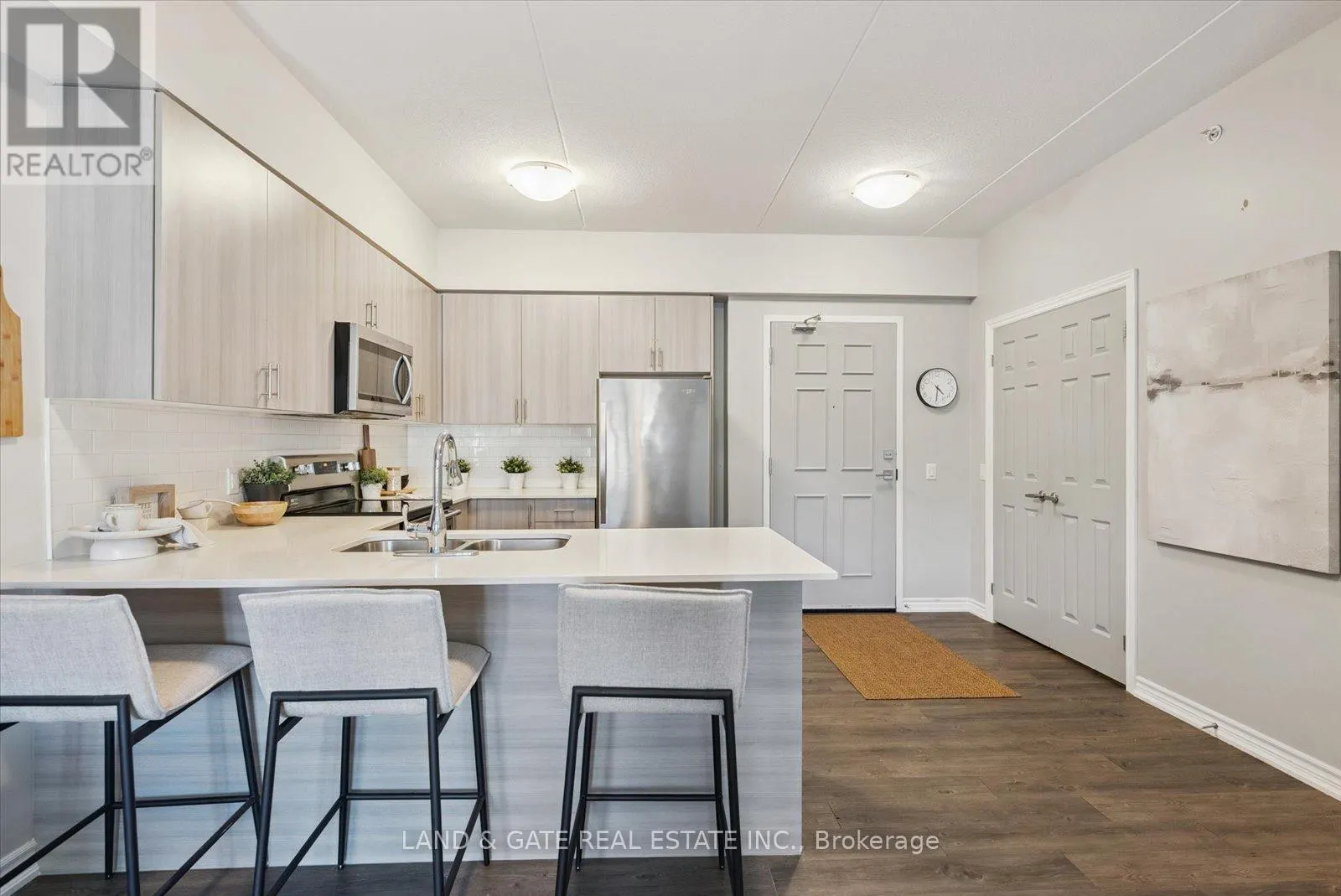 102 - 290 LIBERTY STREET N, #102