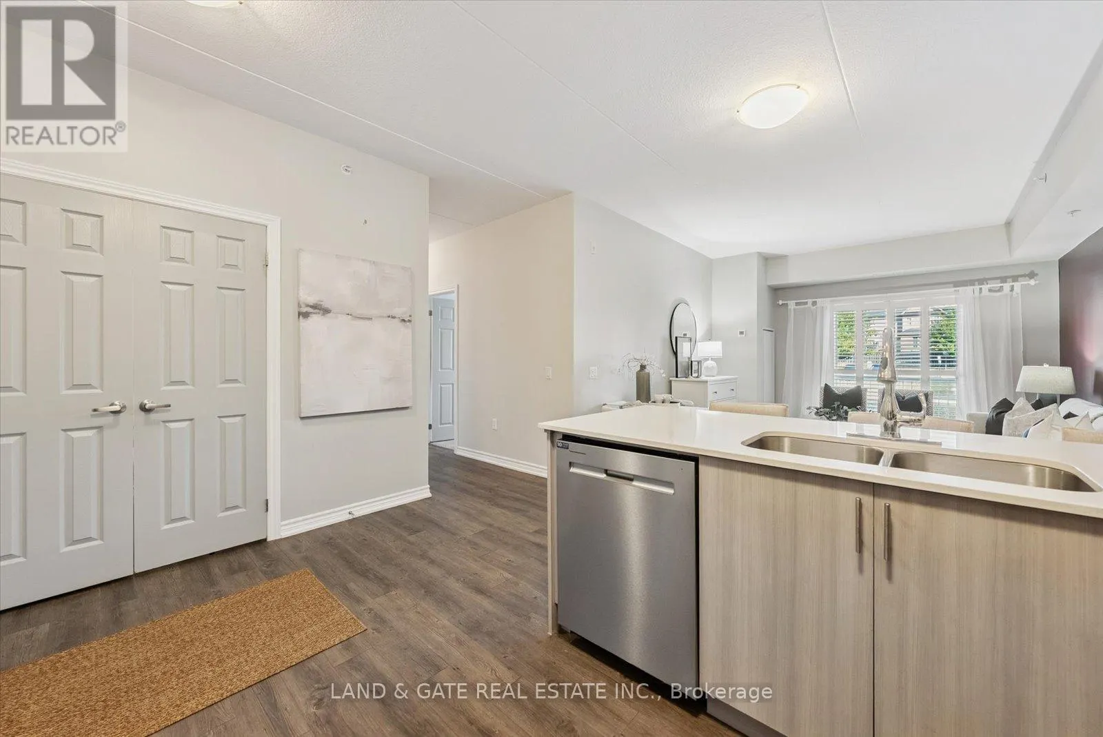 102 - 290 LIBERTY STREET N, #102