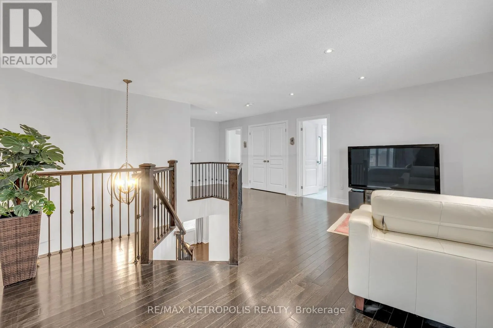 15 RUMBELLOW CRESCENT