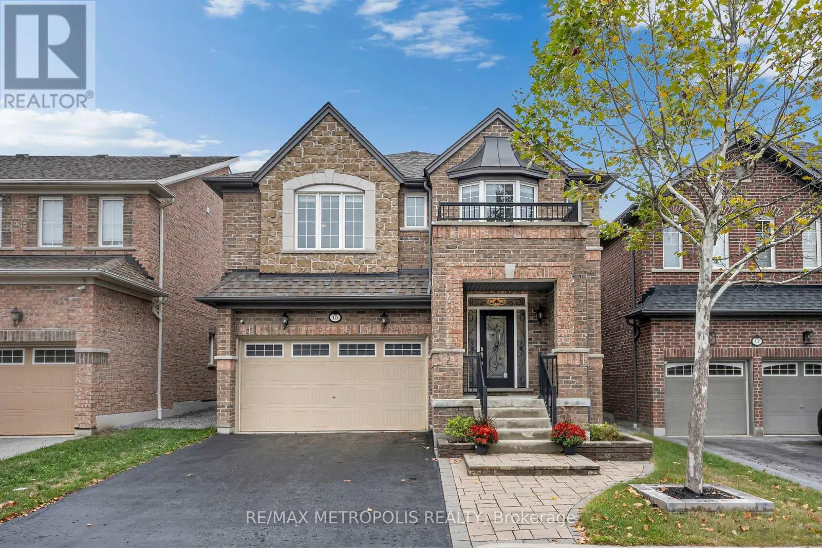 15 RUMBELLOW CRESCENT