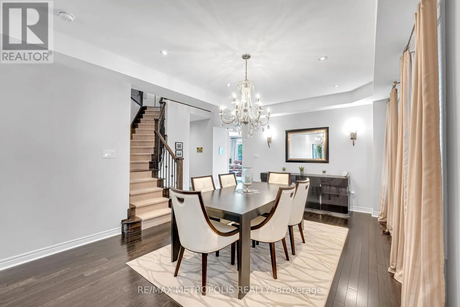 15 RUMBELLOW CRESCENT