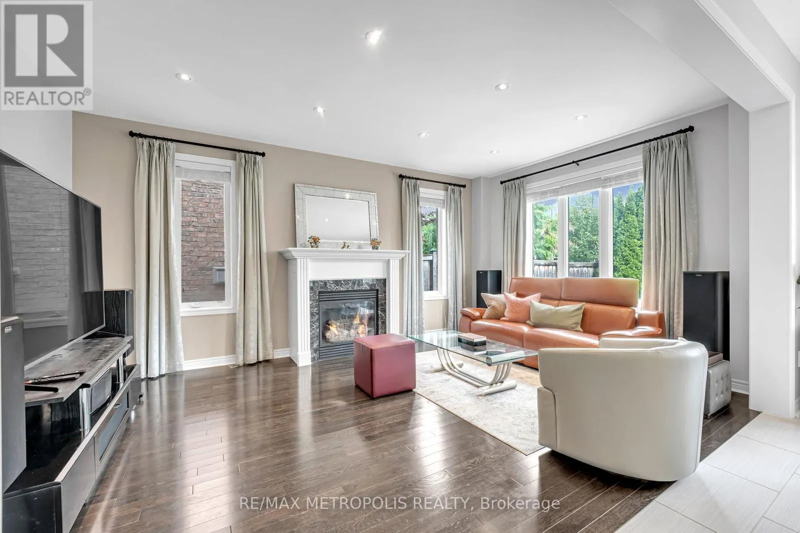 15 RUMBELLOW CRESCENT