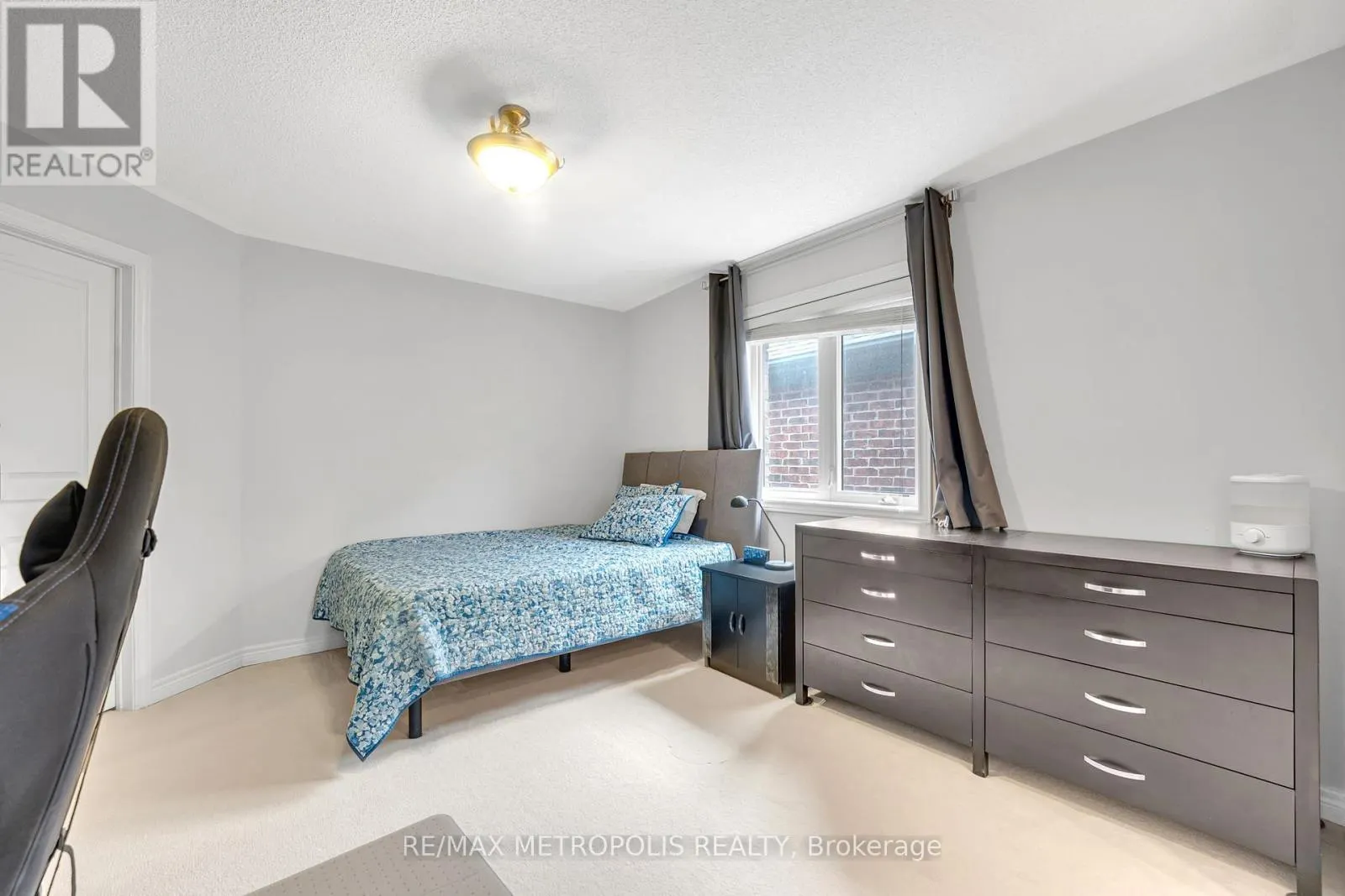 15 RUMBELLOW CRESCENT