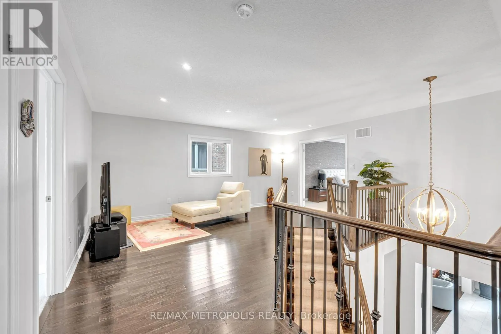 15 RUMBELLOW CRESCENT