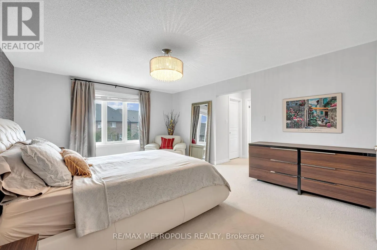 15 RUMBELLOW CRESCENT