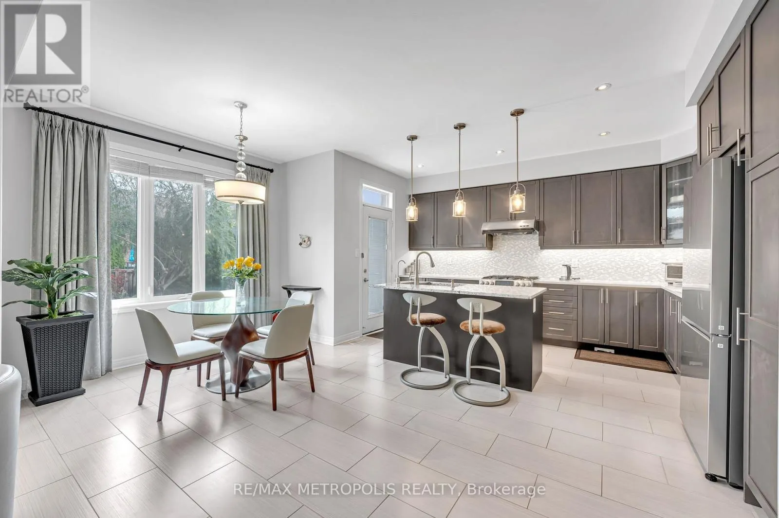 15 RUMBELLOW CRESCENT