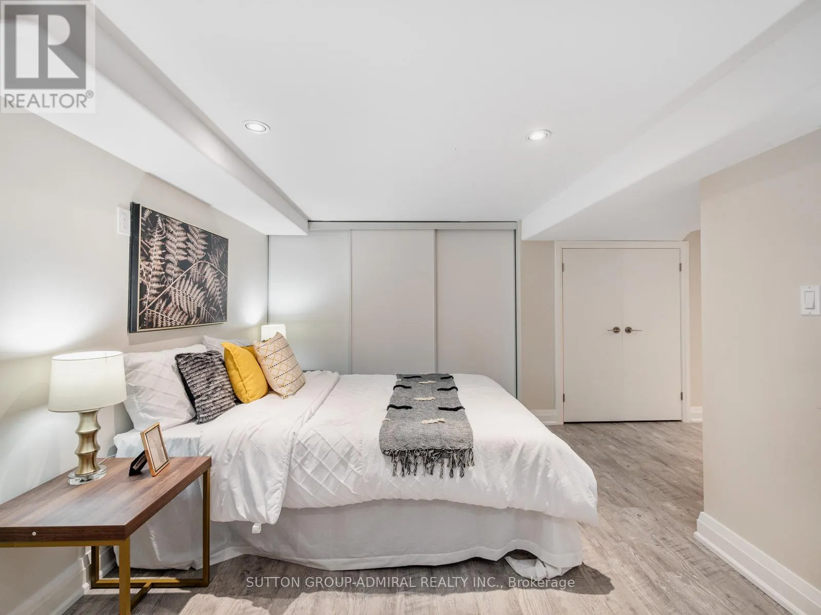 1 DUSTAN CRESCENT