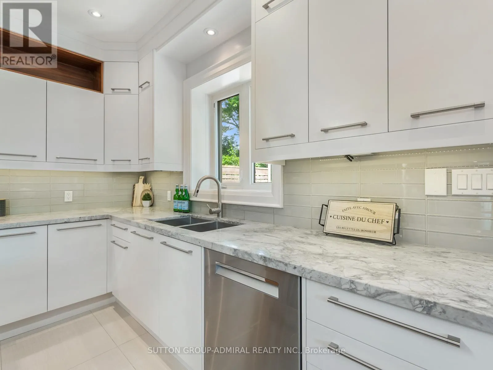 1 DUSTAN CRESCENT