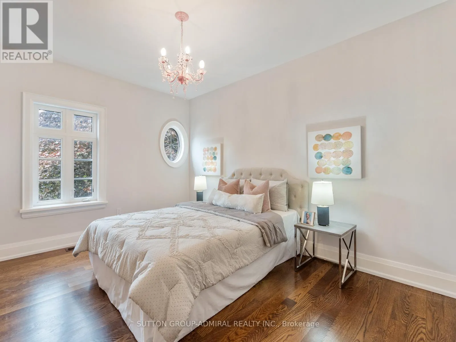 1 DUSTAN CRESCENT