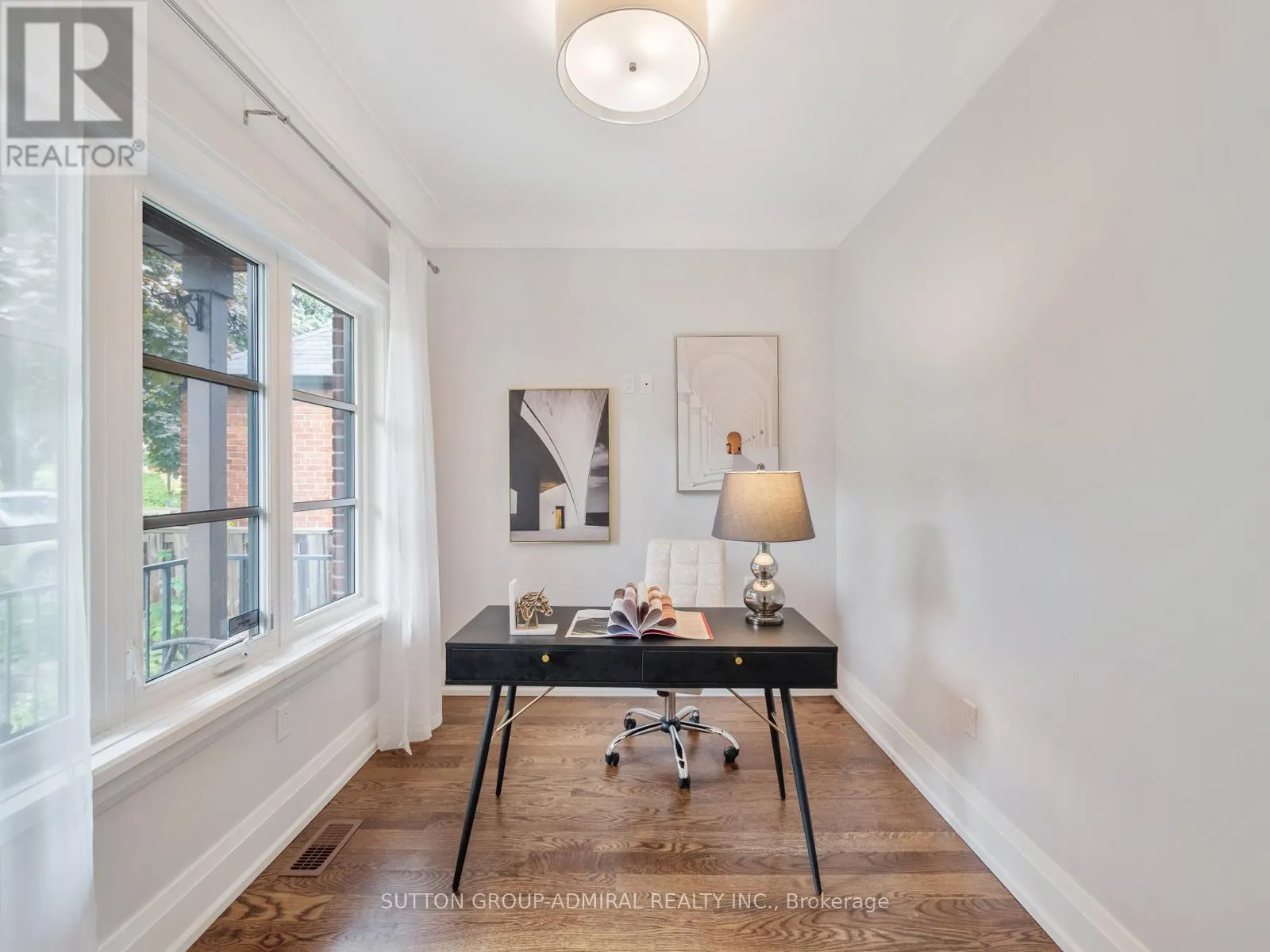 1 DUSTAN CRESCENT