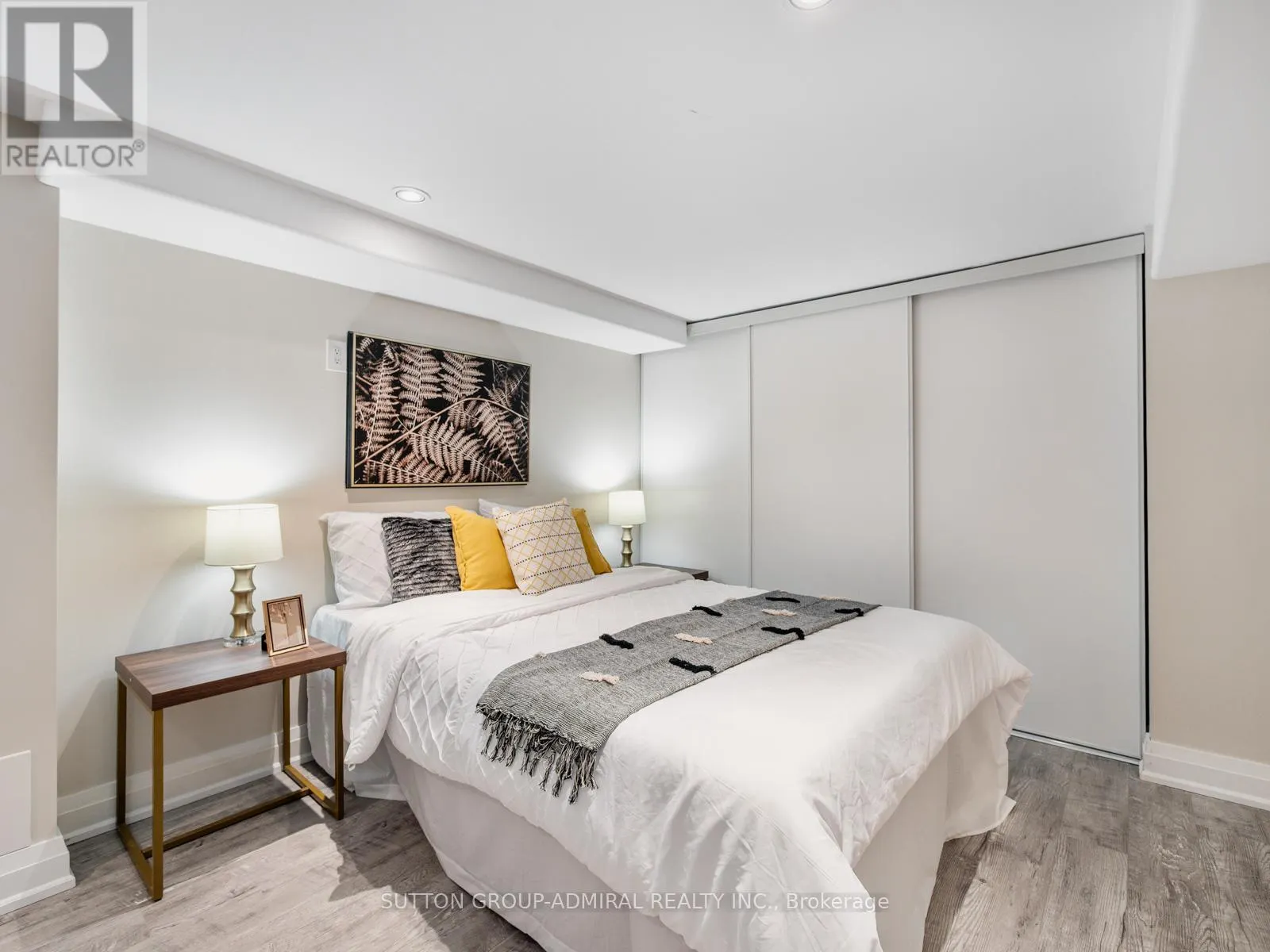 1 DUSTAN CRESCENT