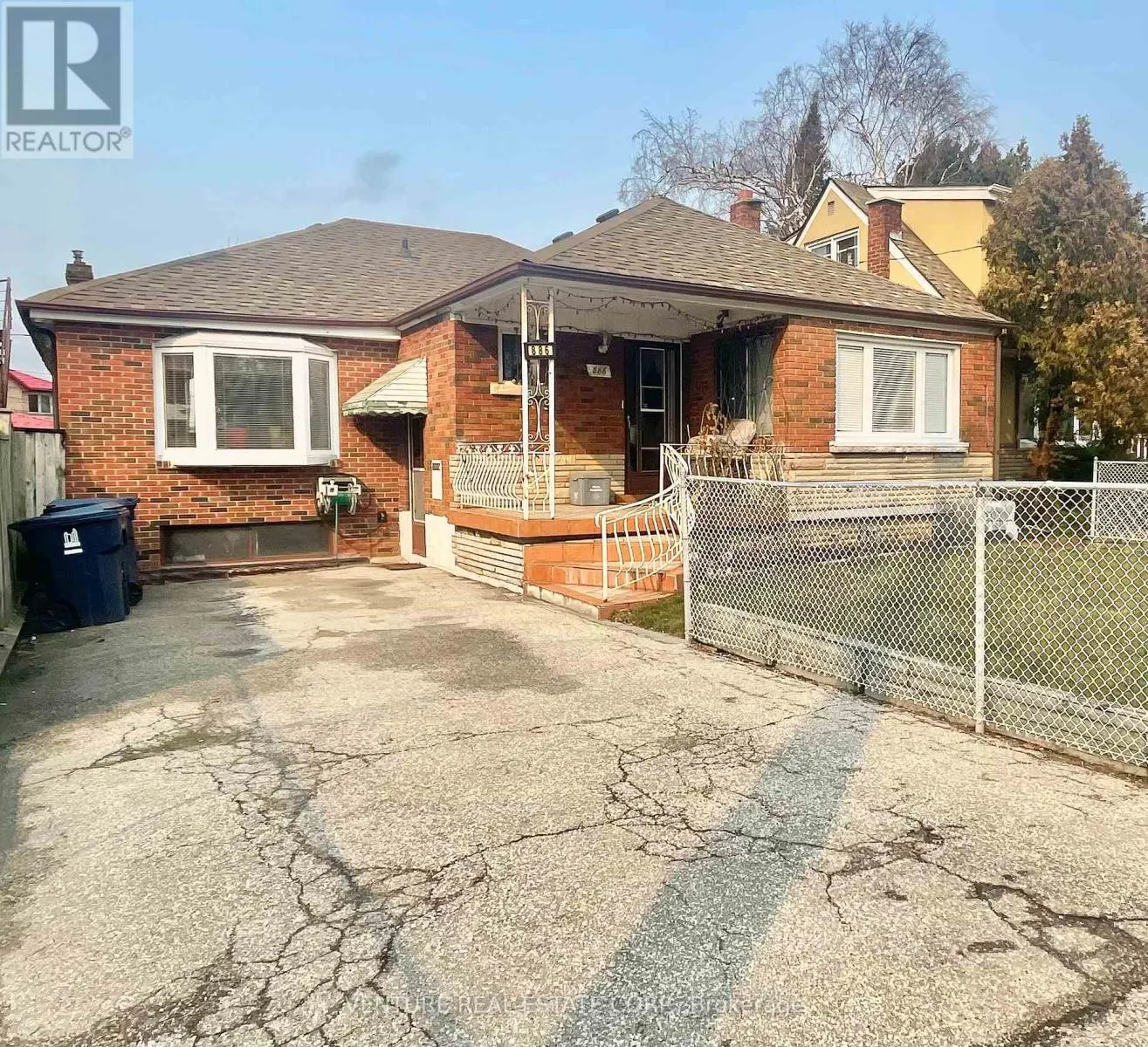 886 DANFORTH ROAD