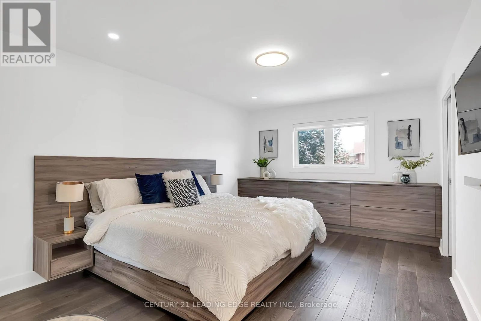 3 HEMANS COURT