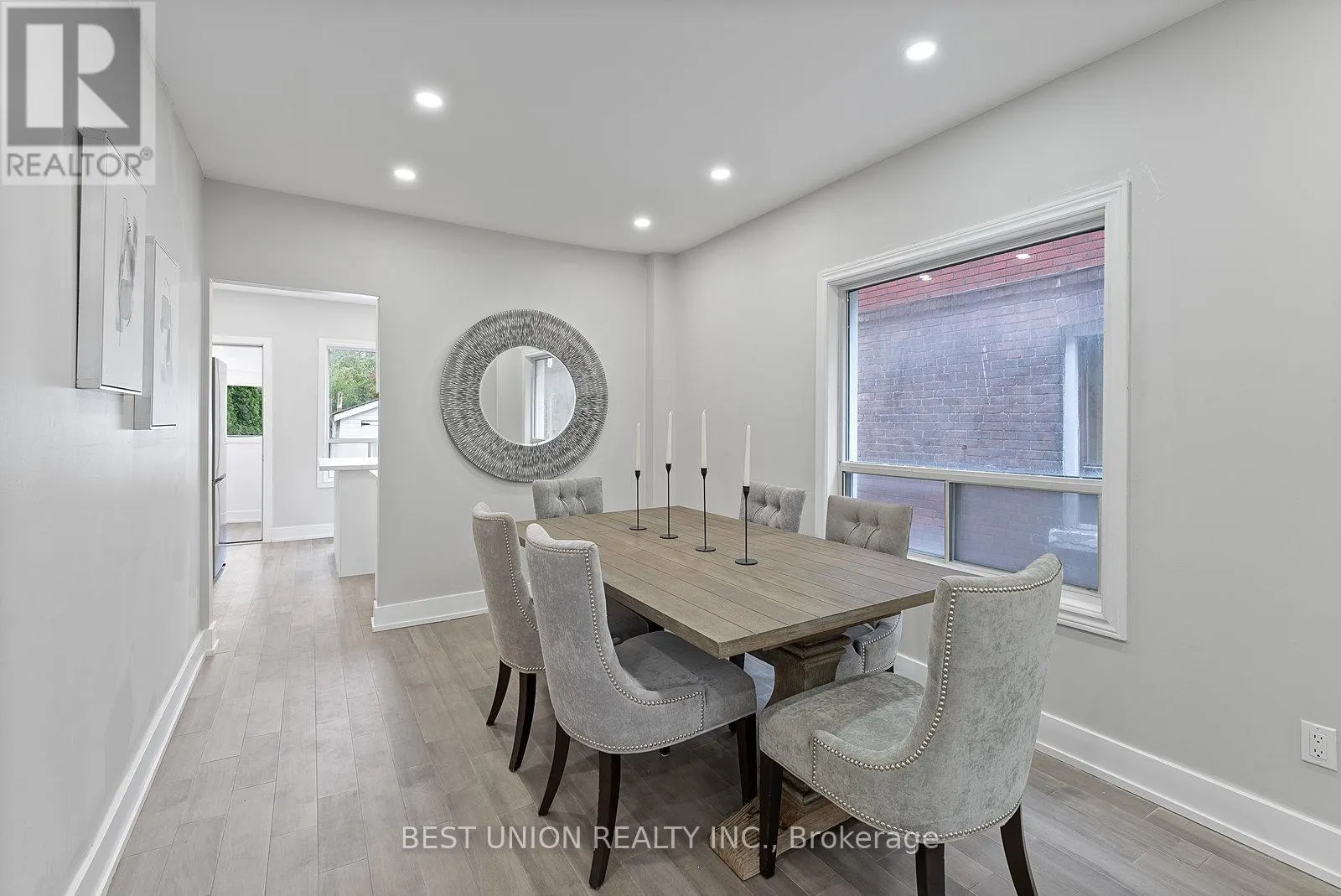 898 GREENWOOD AVENUE W