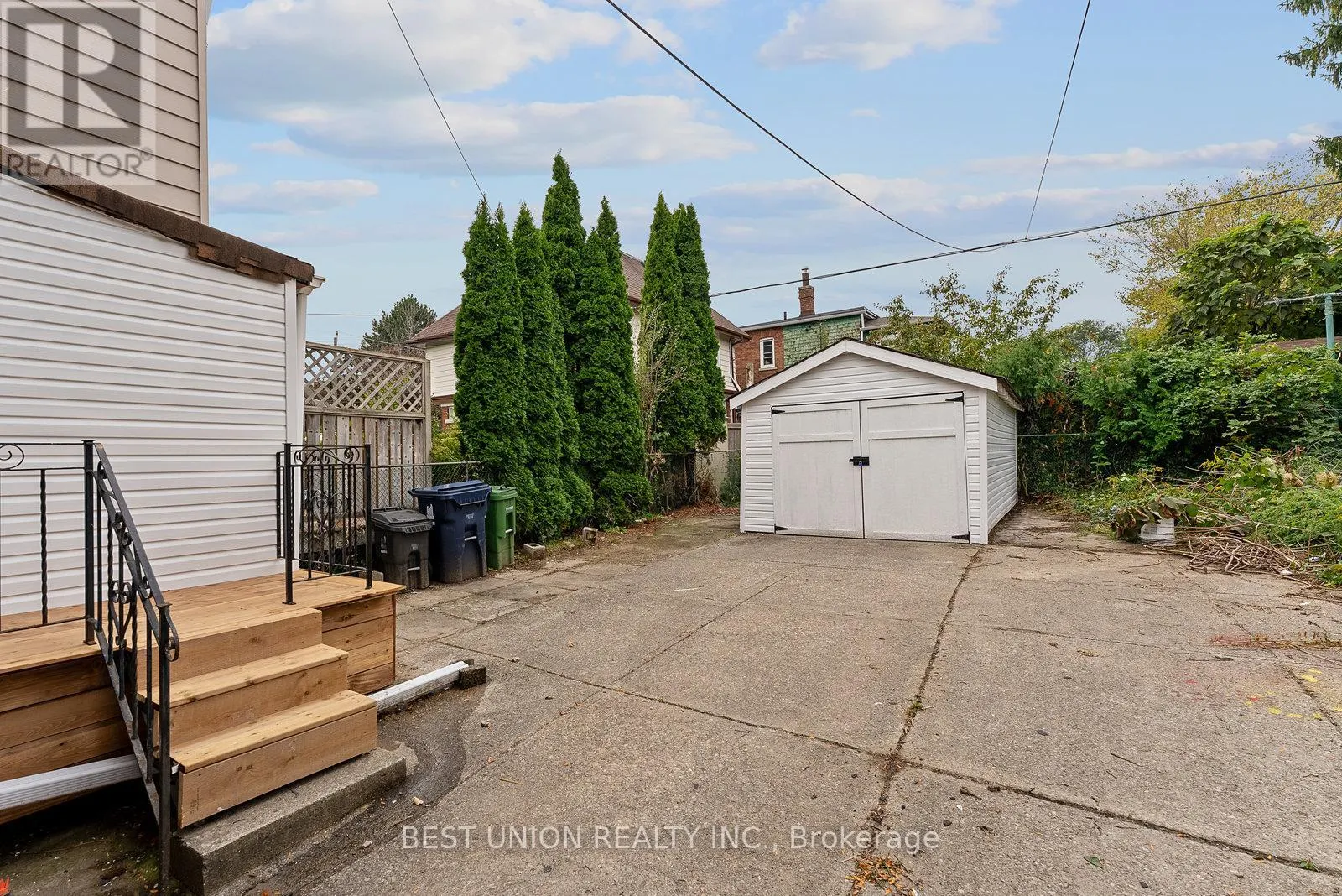 898 GREENWOOD AVENUE W