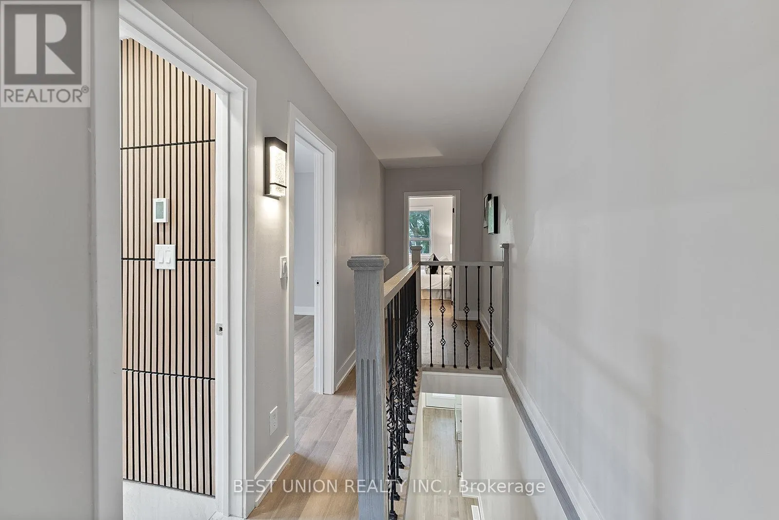 898 GREENWOOD AVENUE W
