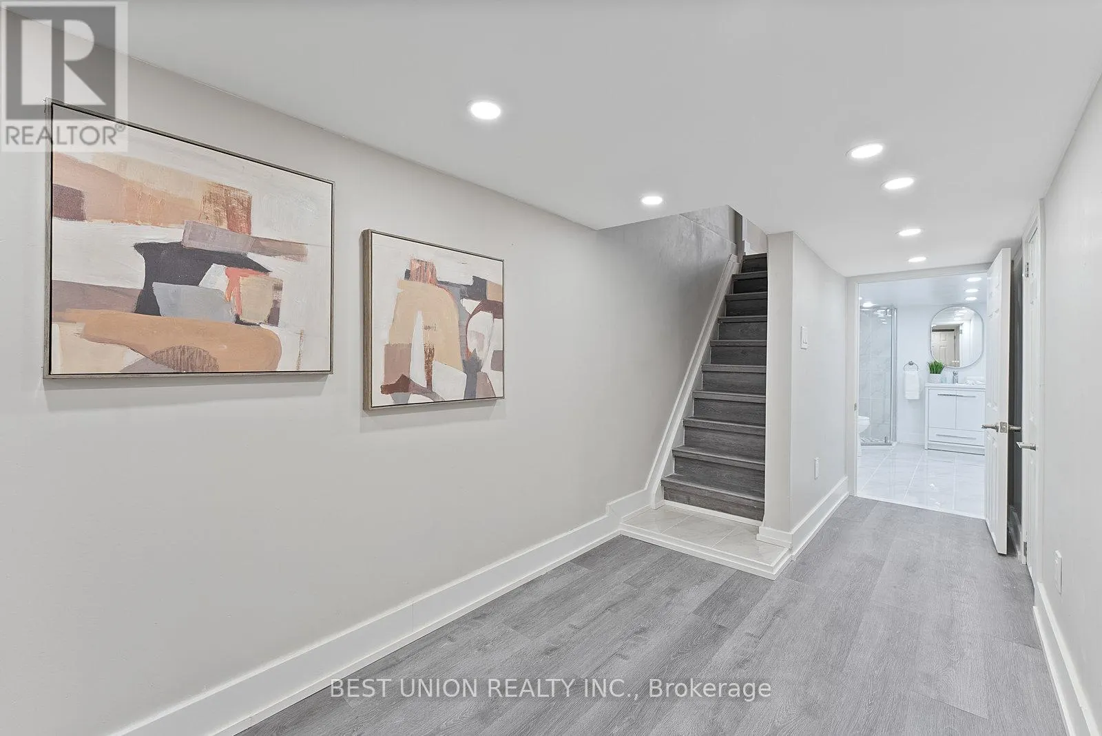 898 GREENWOOD AVENUE W