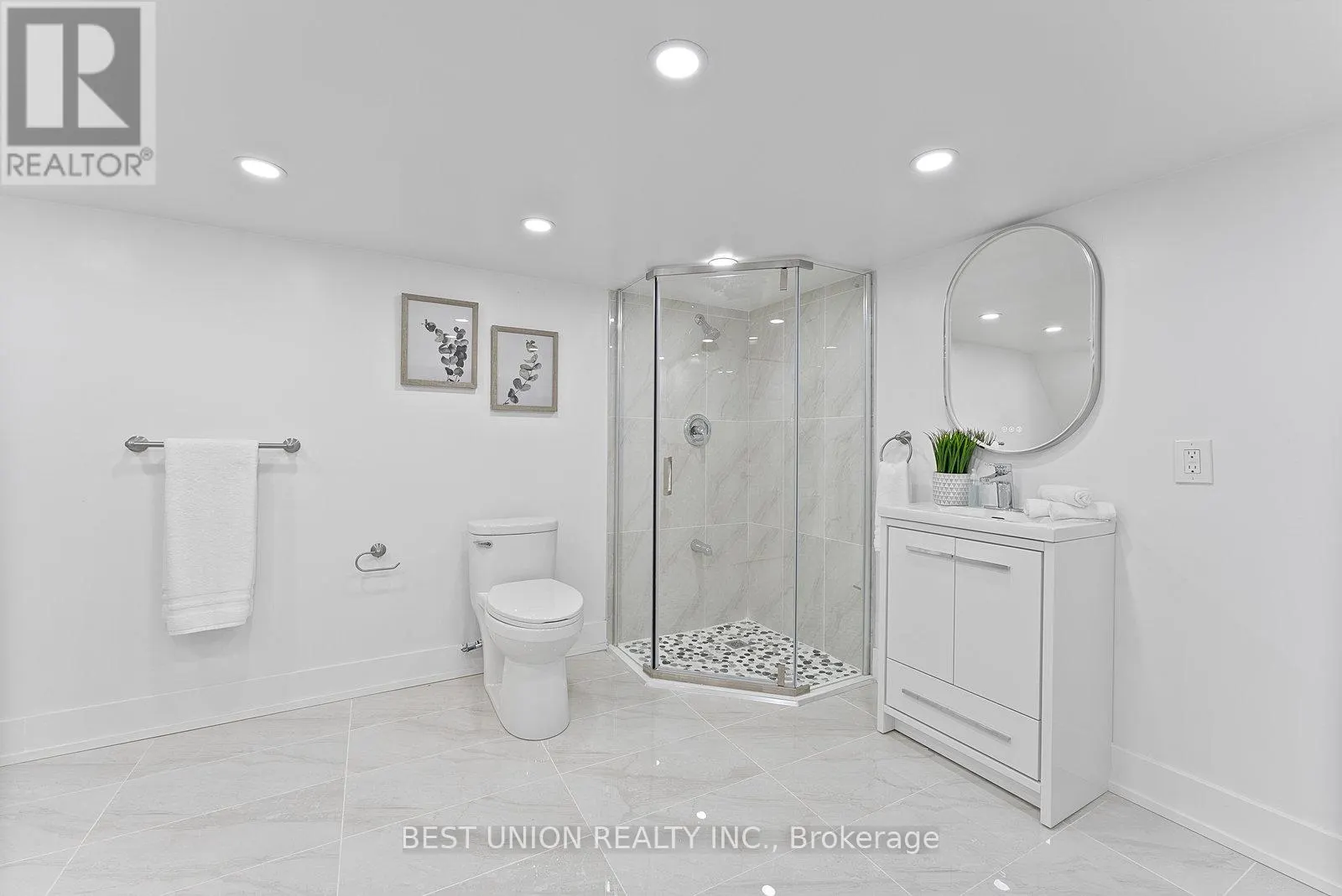898 GREENWOOD AVENUE W