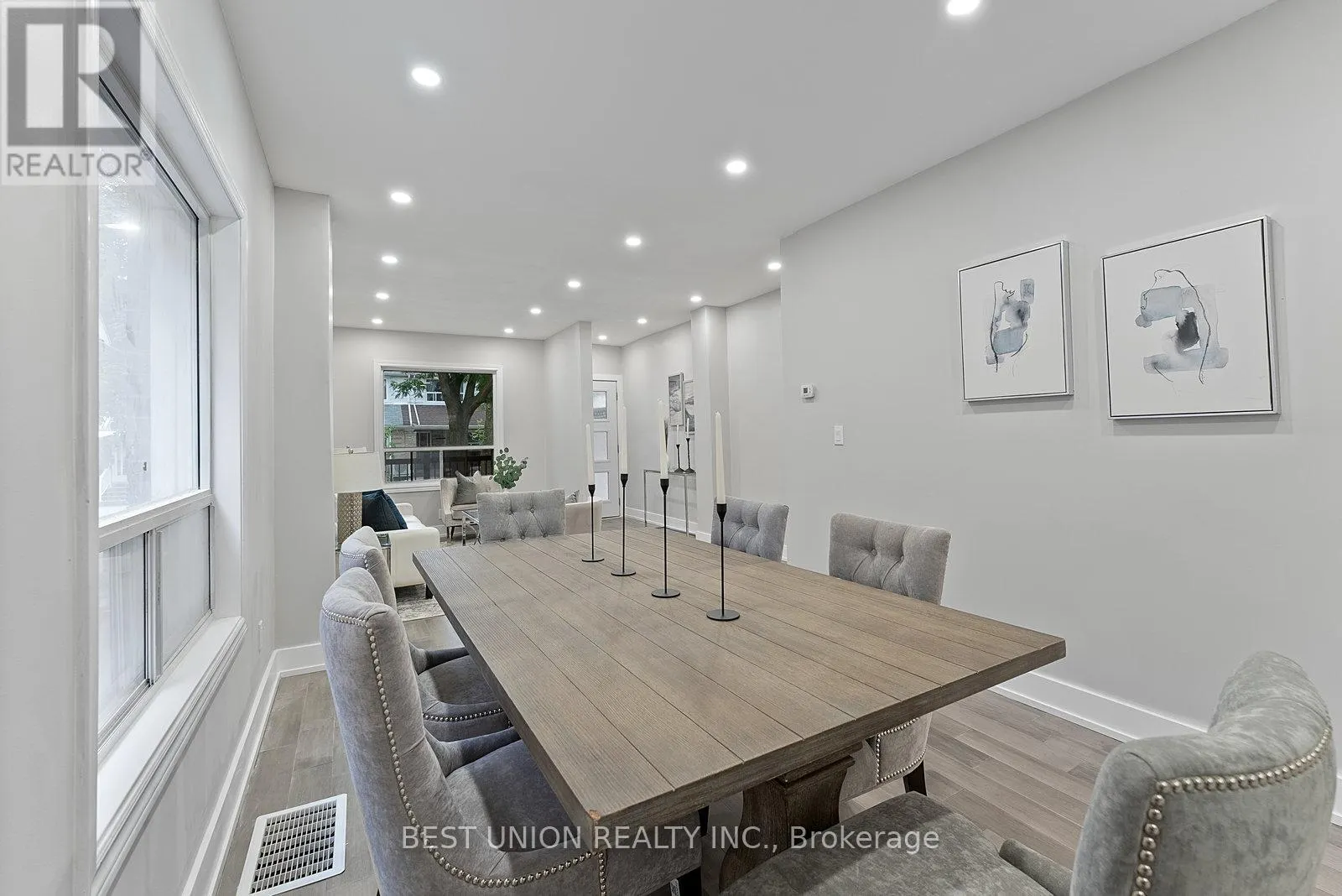 898 GREENWOOD AVENUE W