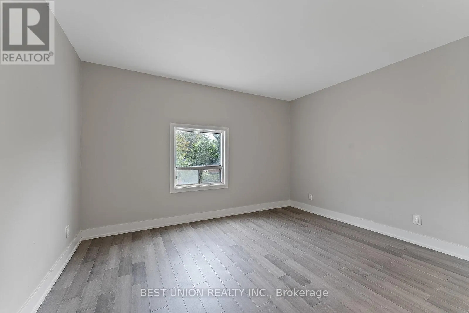898 GREENWOOD AVENUE W