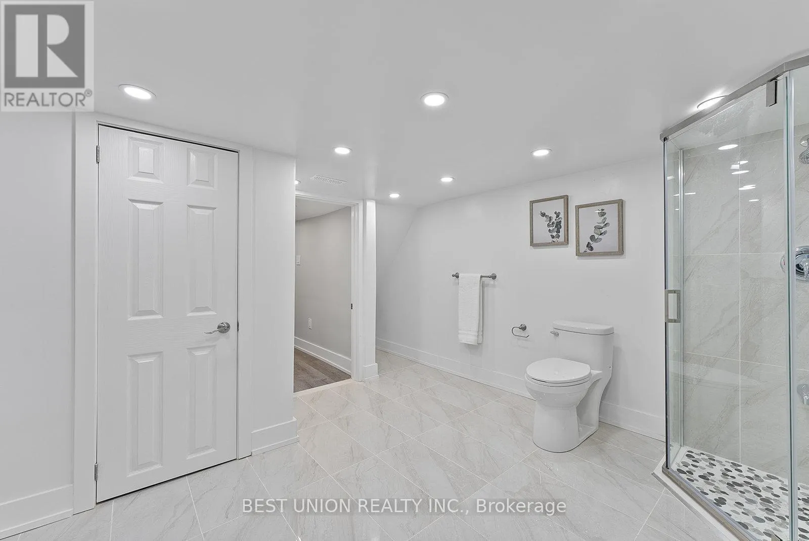 898 GREENWOOD AVENUE W