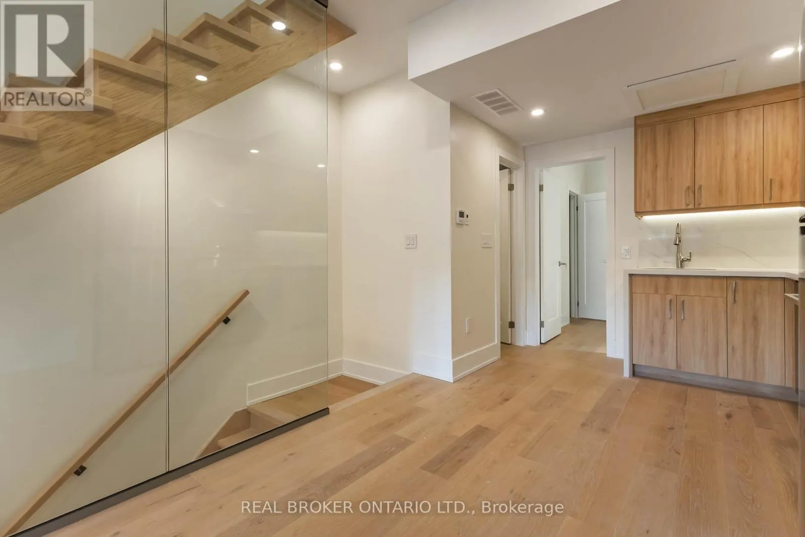 UNIT R - 72 JONES AVENUE
