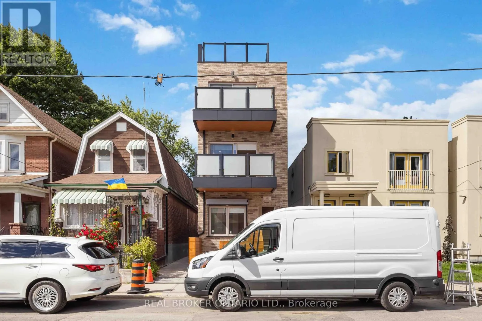 UNIT R - 72 JONES AVENUE