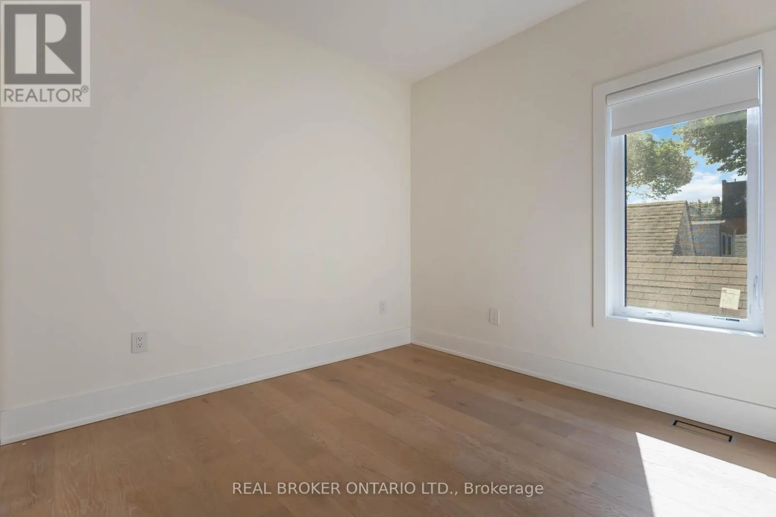 UNIT R - 72 JONES AVENUE