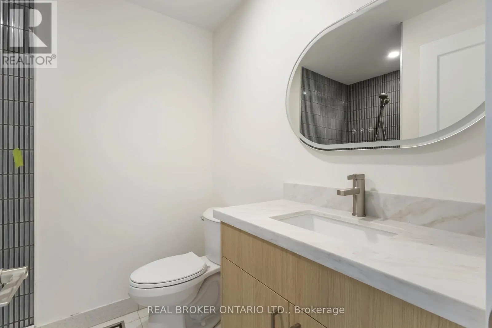 UNIT R - 72 JONES AVENUE