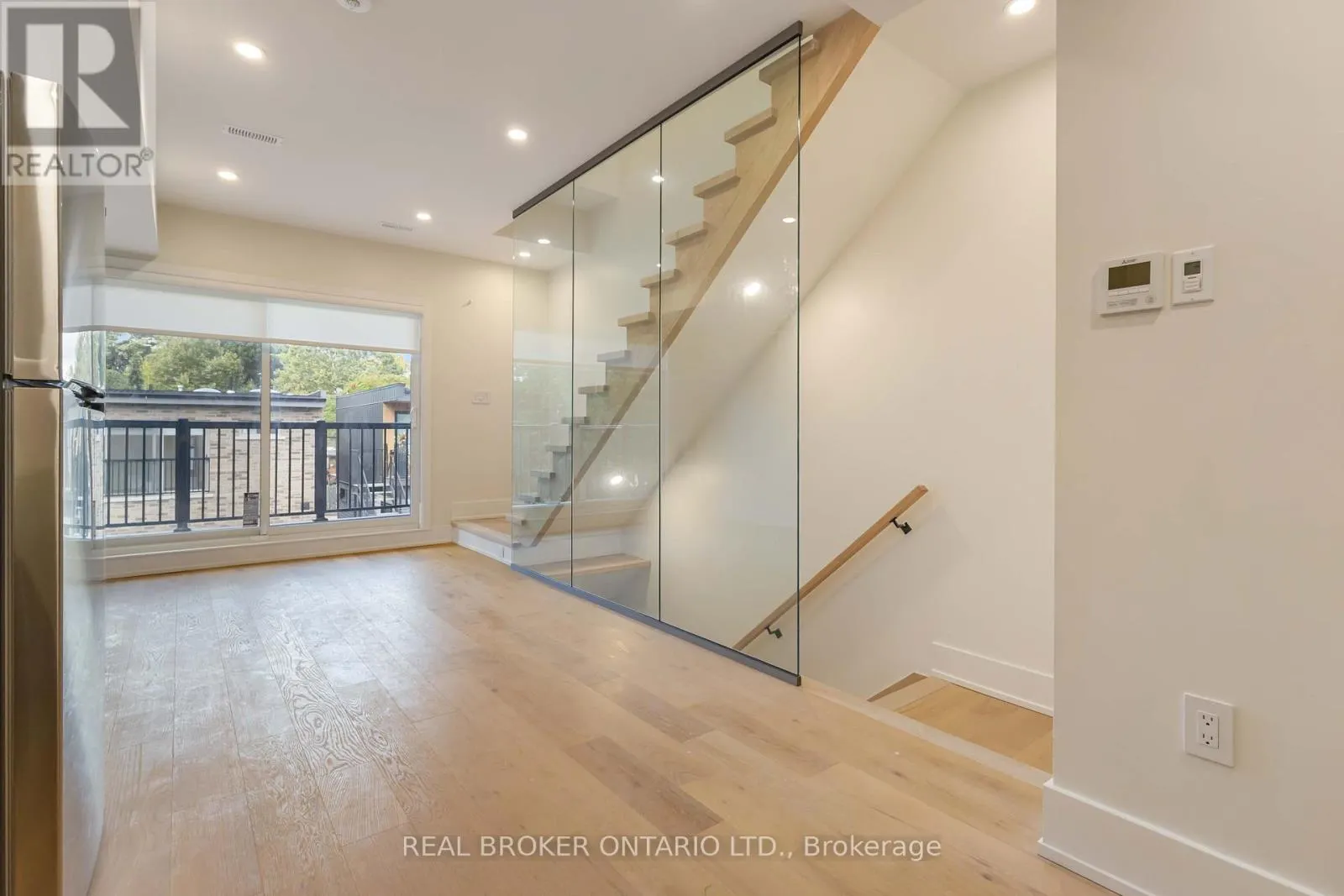 UNIT R - 72 JONES AVENUE