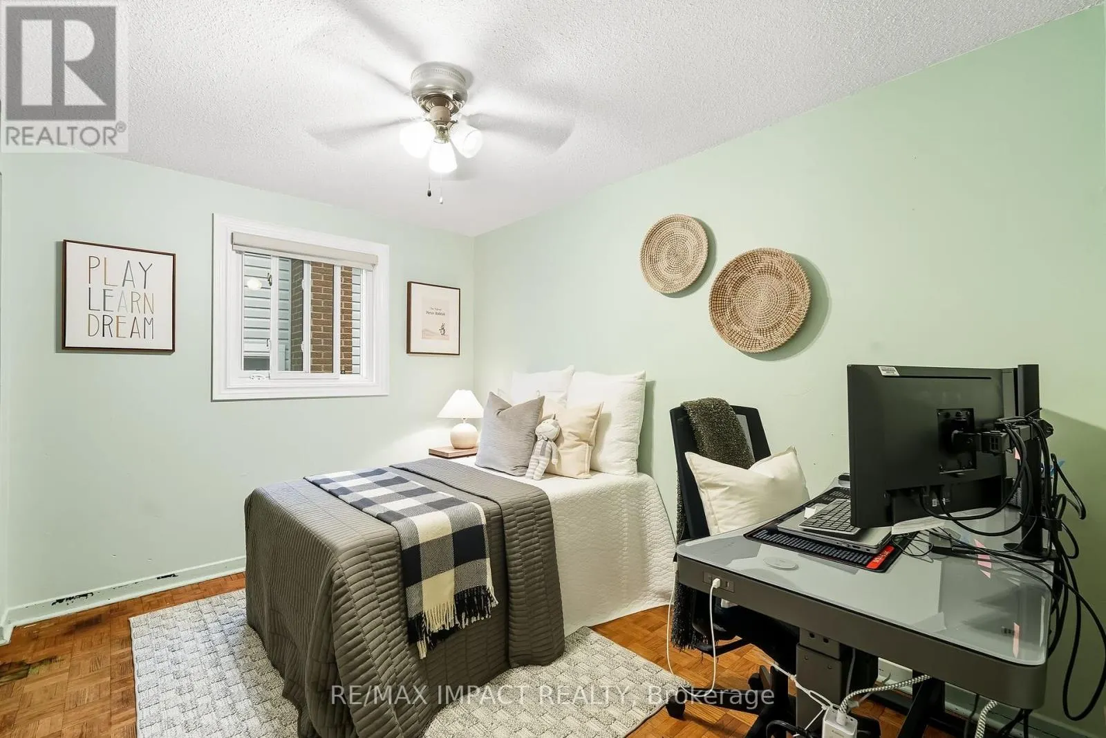 25 ROSER CRESCENT