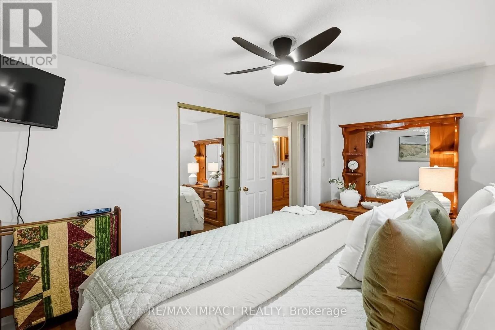 25 ROSER CRESCENT