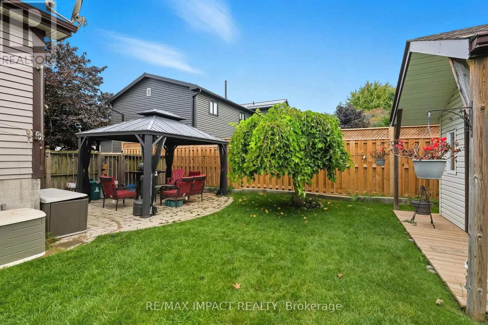 25 ROSER CRESCENT