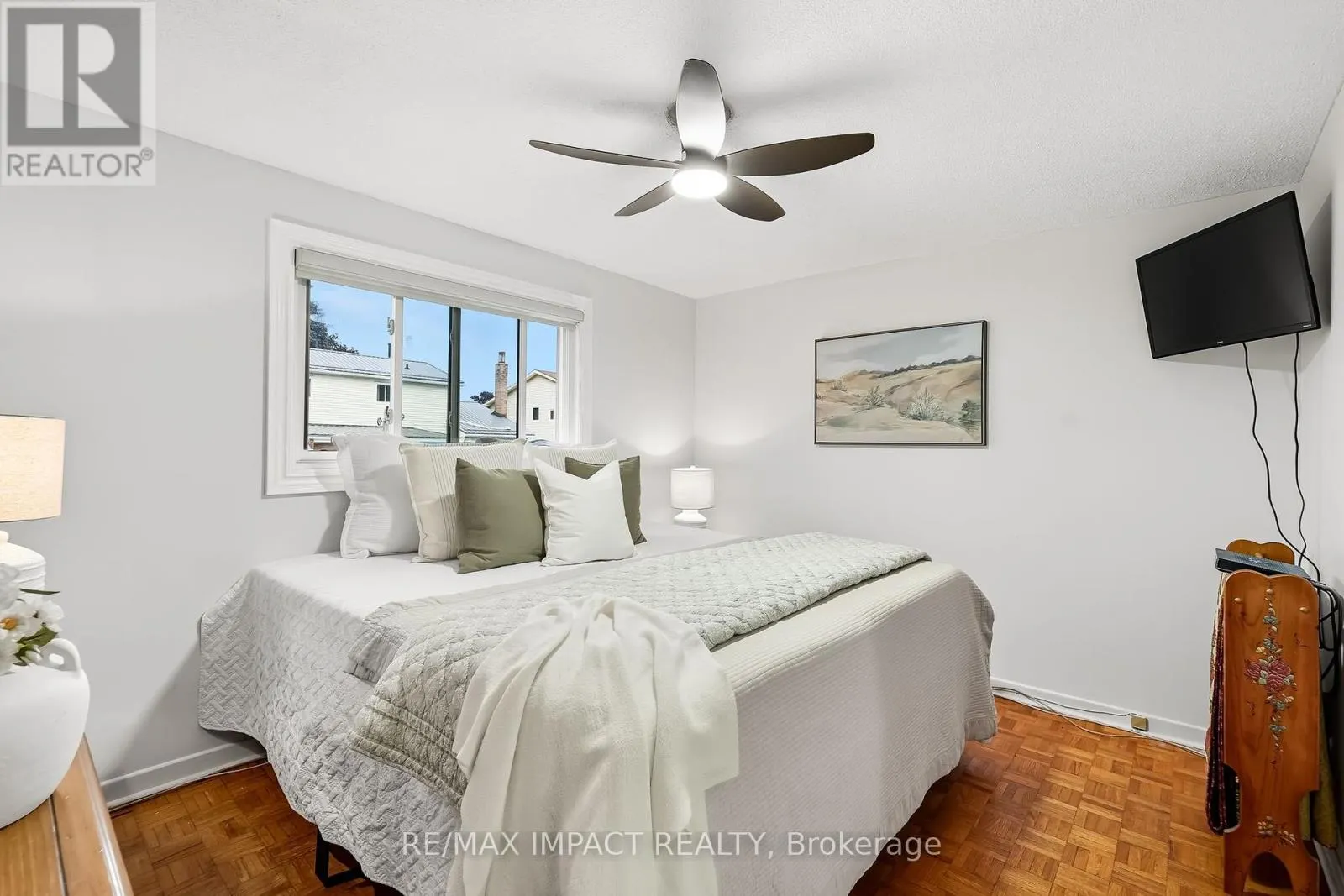 25 ROSER CRESCENT