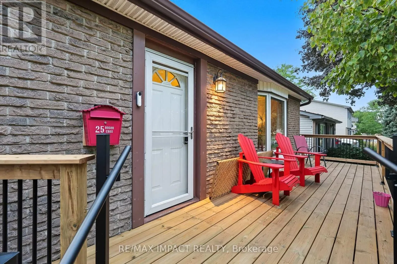 25 ROSER CRESCENT