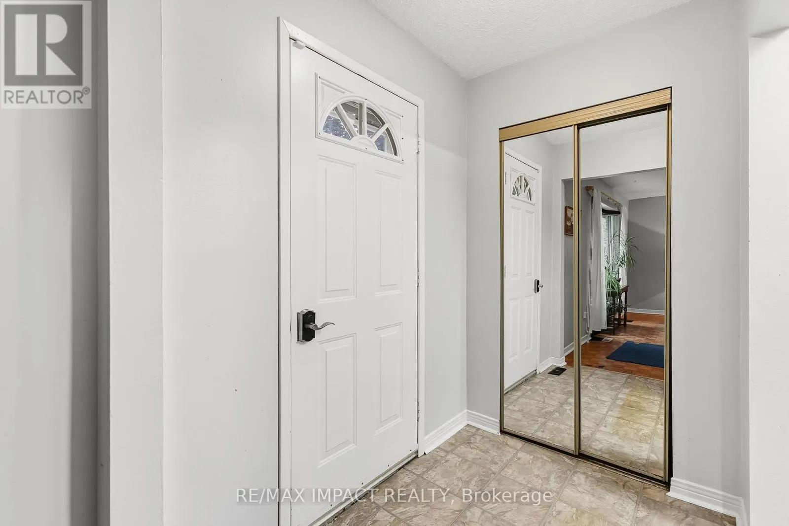 25 ROSER CRESCENT
