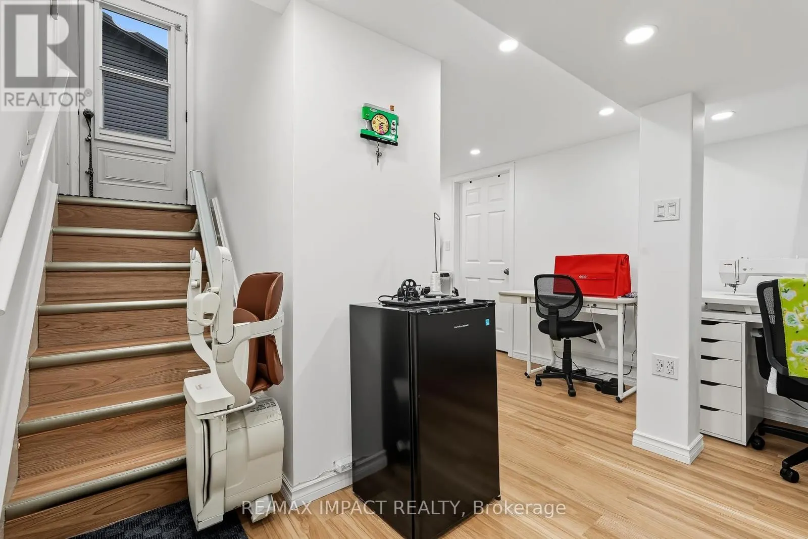 25 ROSER CRESCENT