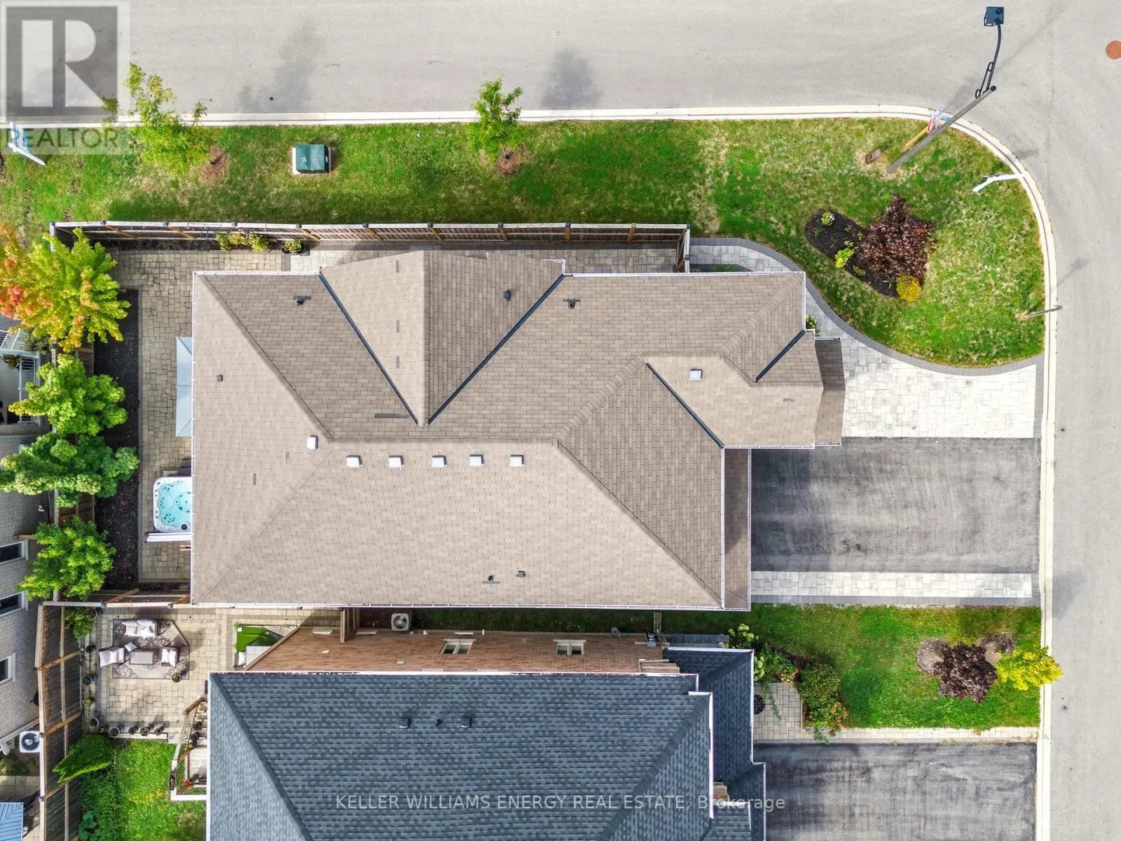 906 WRENWOOD DRIVE