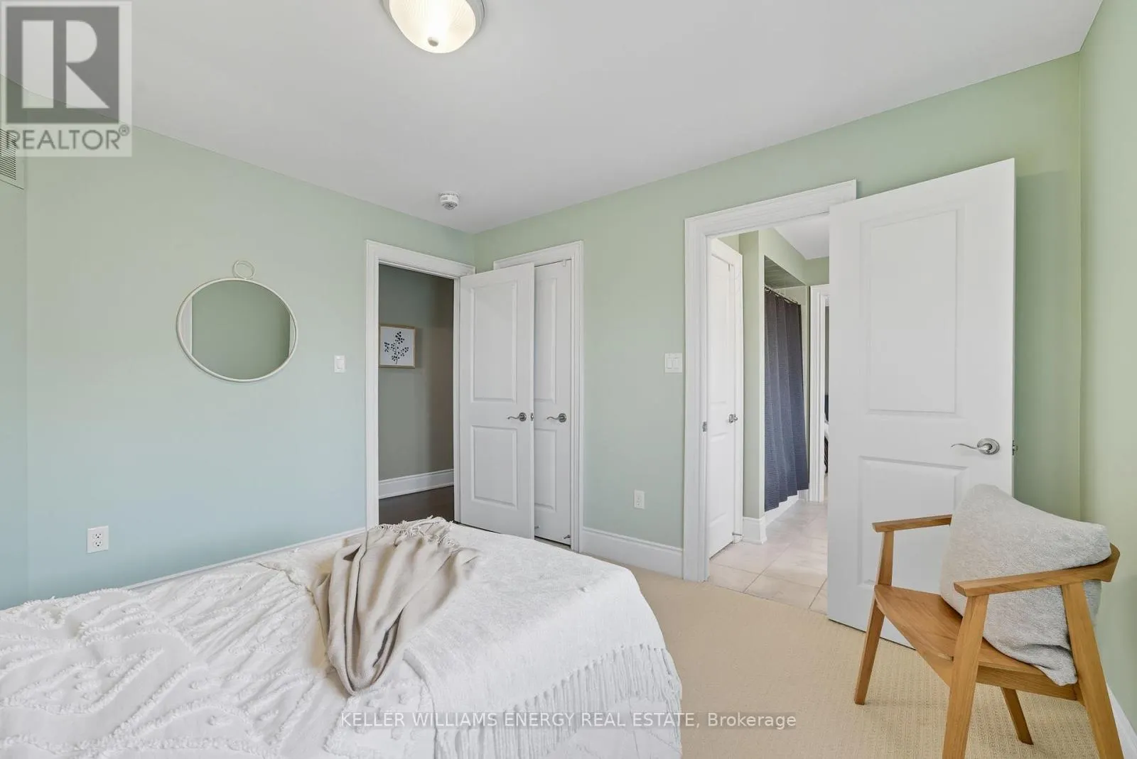 906 WRENWOOD DRIVE