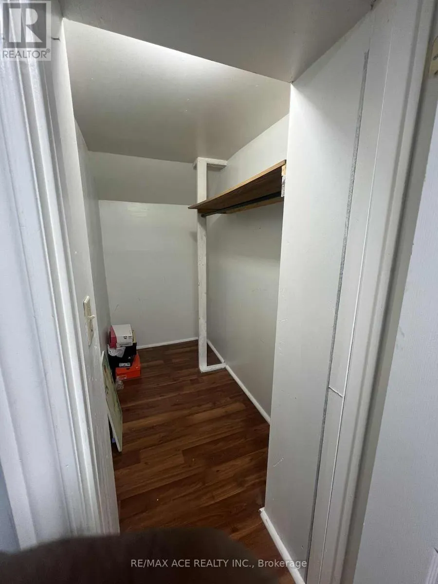 BSMT - 3689 ST CLAIR AVENUE E