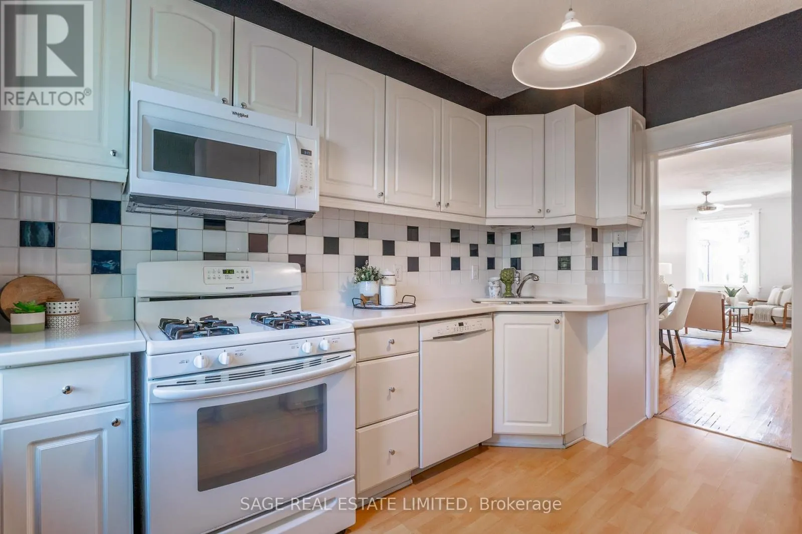 38 QUEENSDALE AVENUE