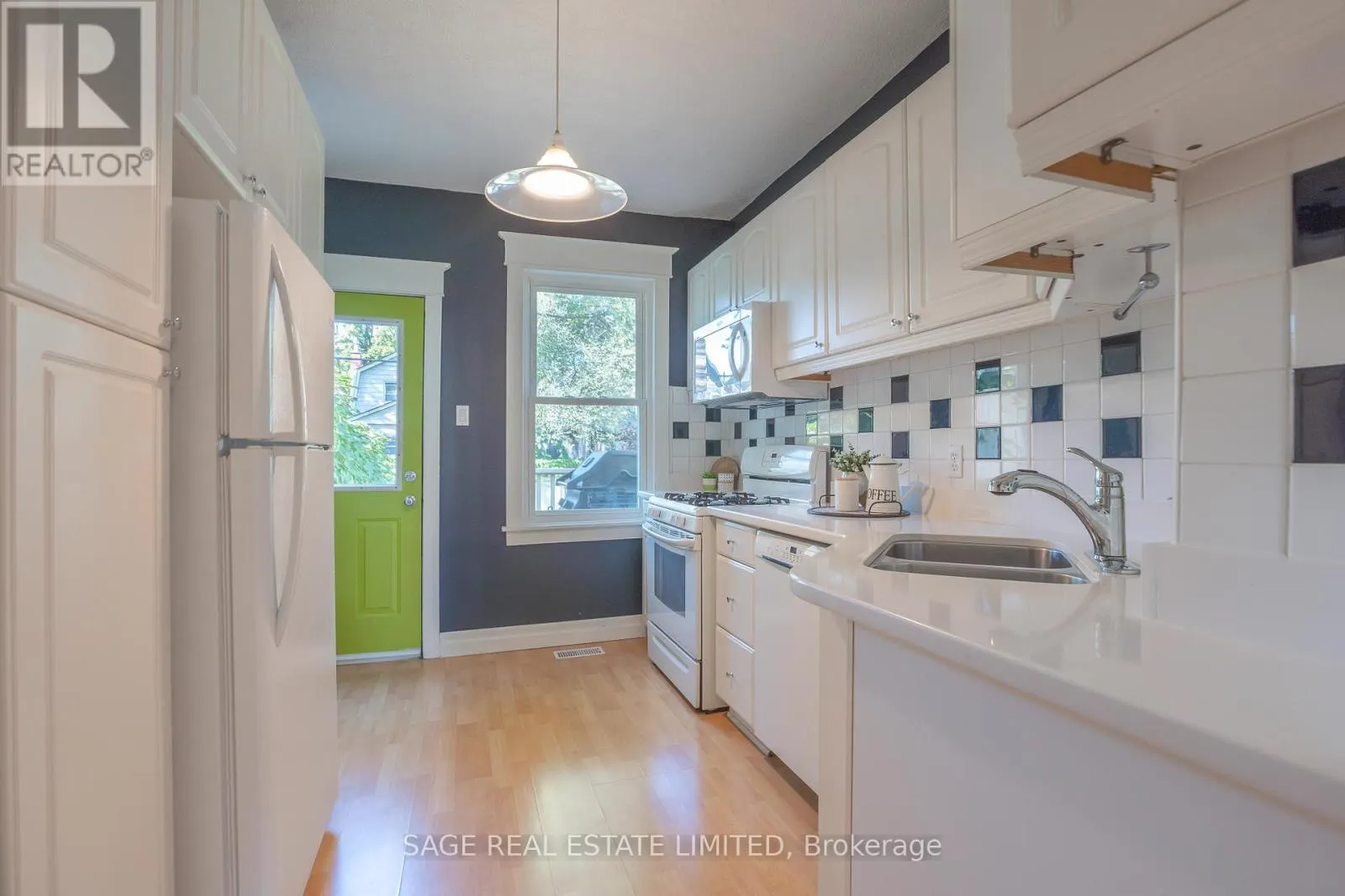 38 QUEENSDALE AVENUE