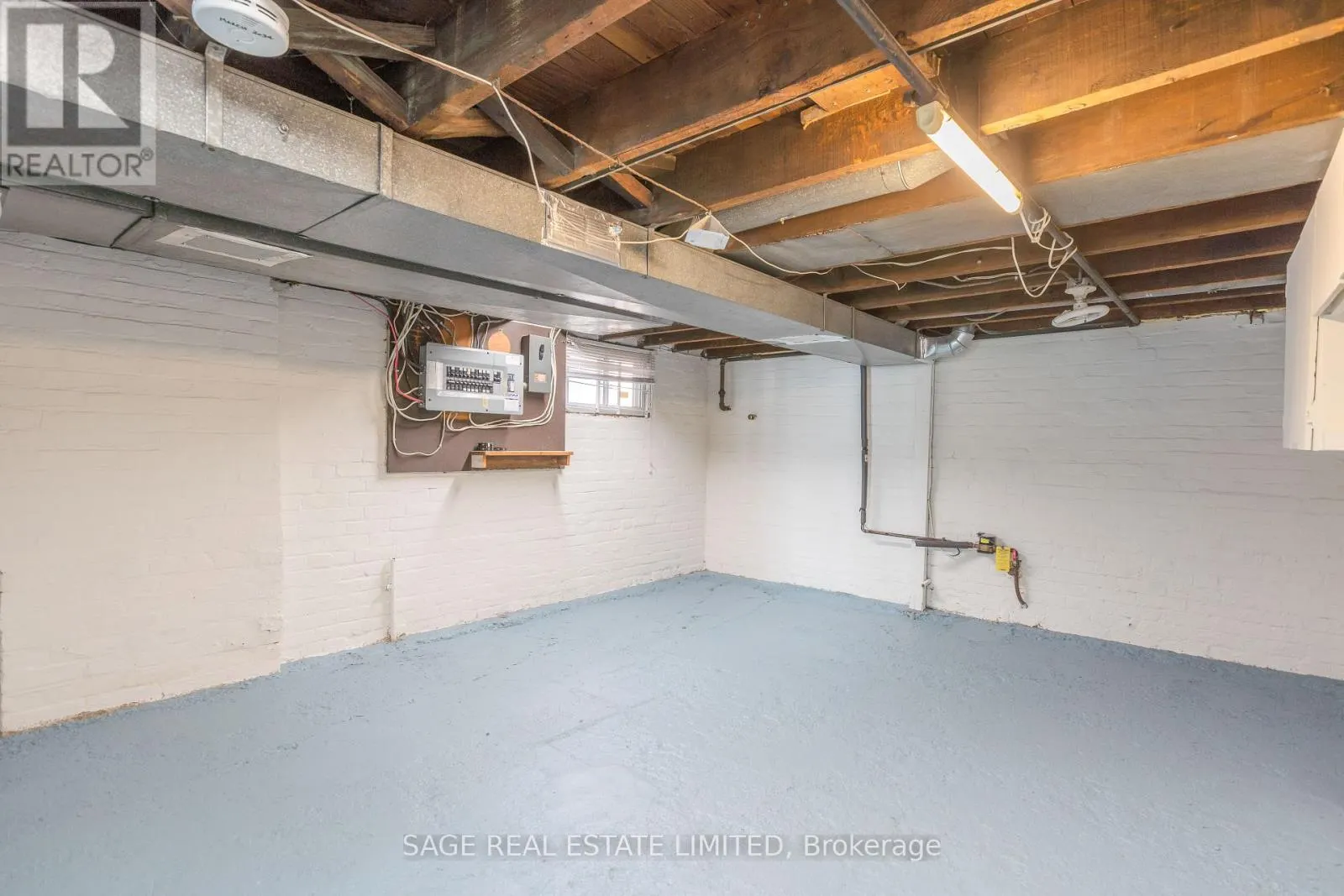 38 QUEENSDALE AVENUE