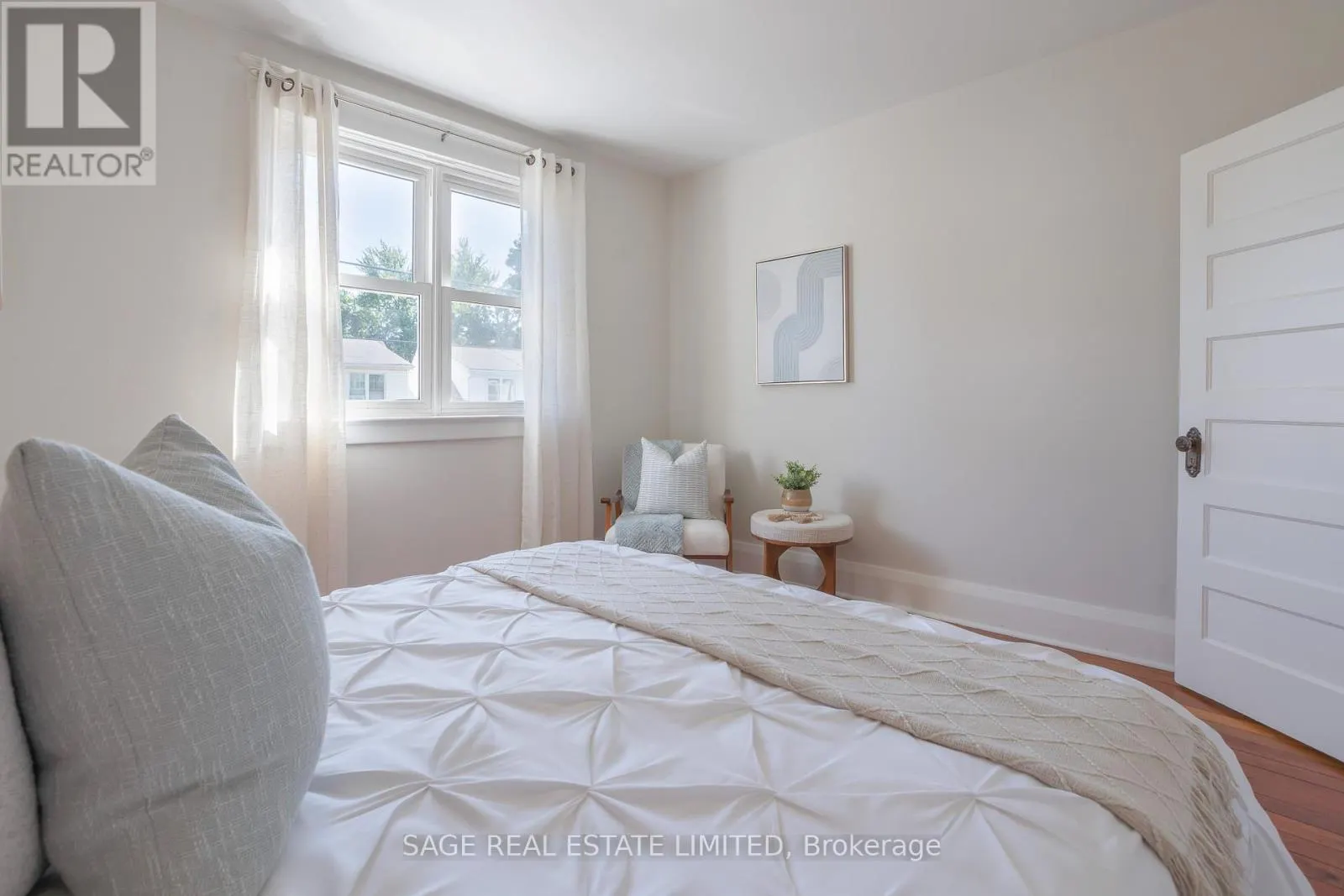 38 QUEENSDALE AVENUE