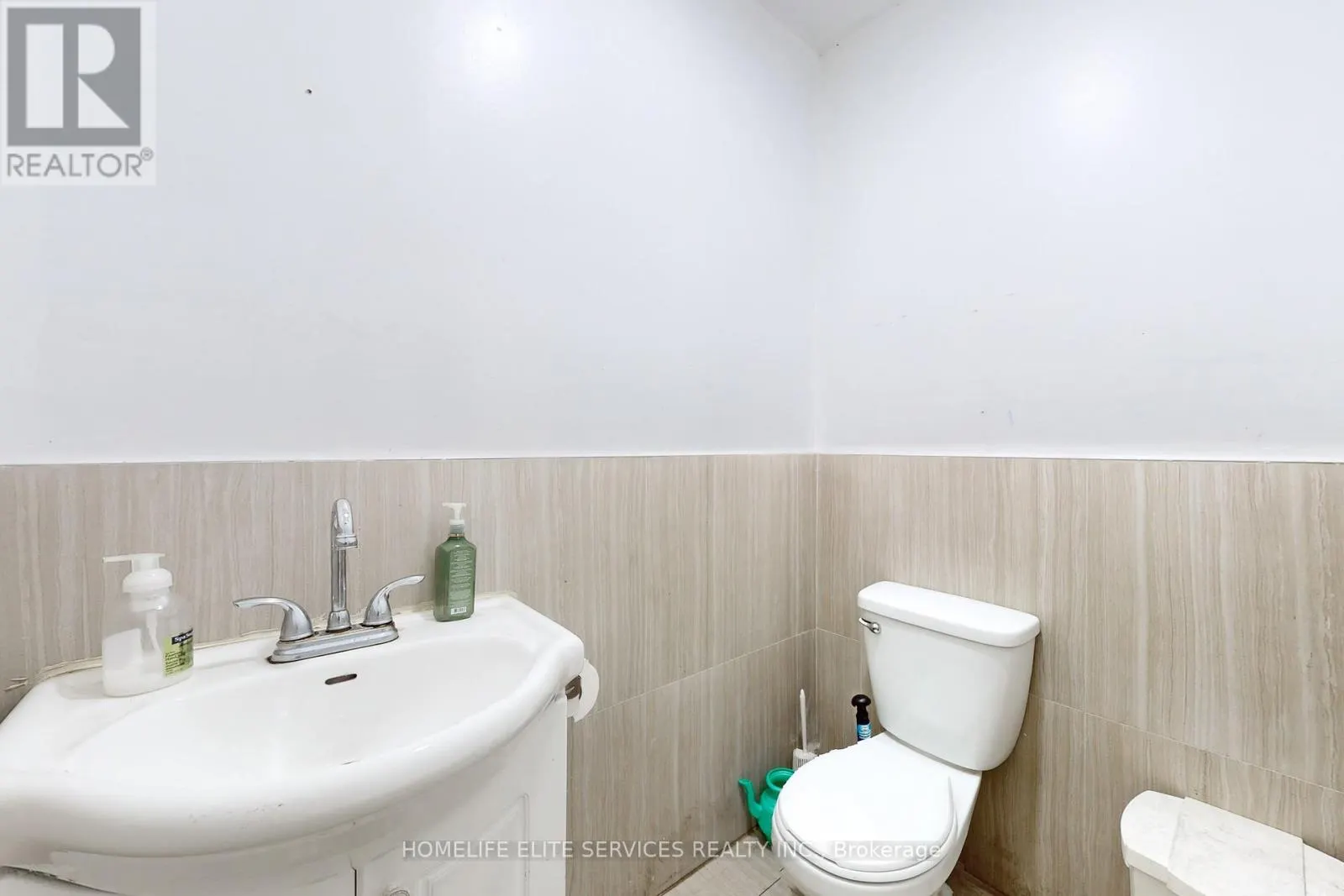 UNIT B1 - 1960 LAWRENCE AVENUE E