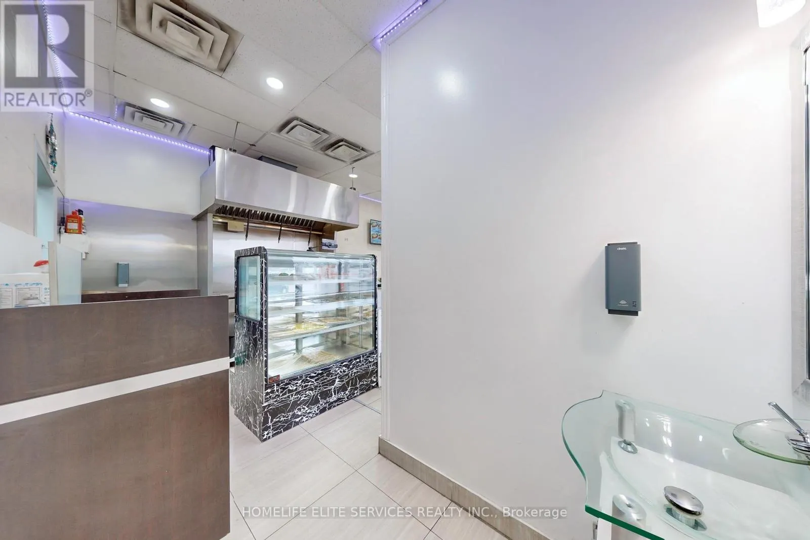 UNIT B1 - 1960 LAWRENCE AVENUE E
