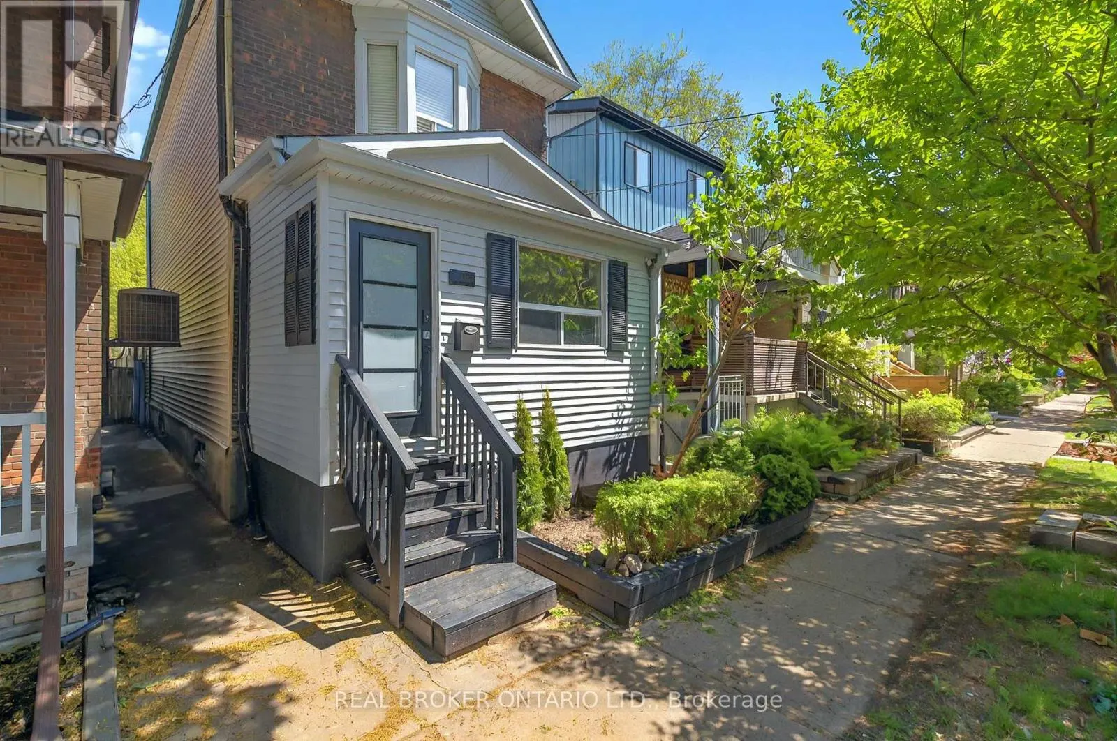143 PARKMOUNT ROAD
