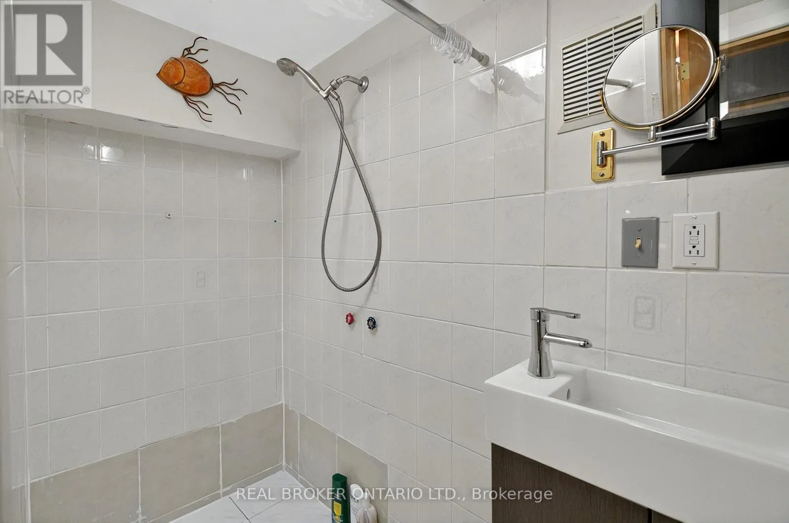 143 PARKMOUNT ROAD